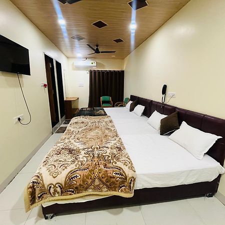 Shri Shiv Ganga Bhakt Niwas Hotell Ujjain Eksteriør bilde