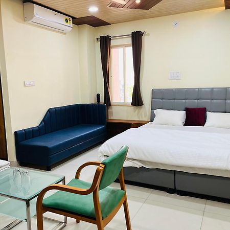 Shri Shiv Ganga Bhakt Niwas Hotell Ujjain Eksteriør bilde