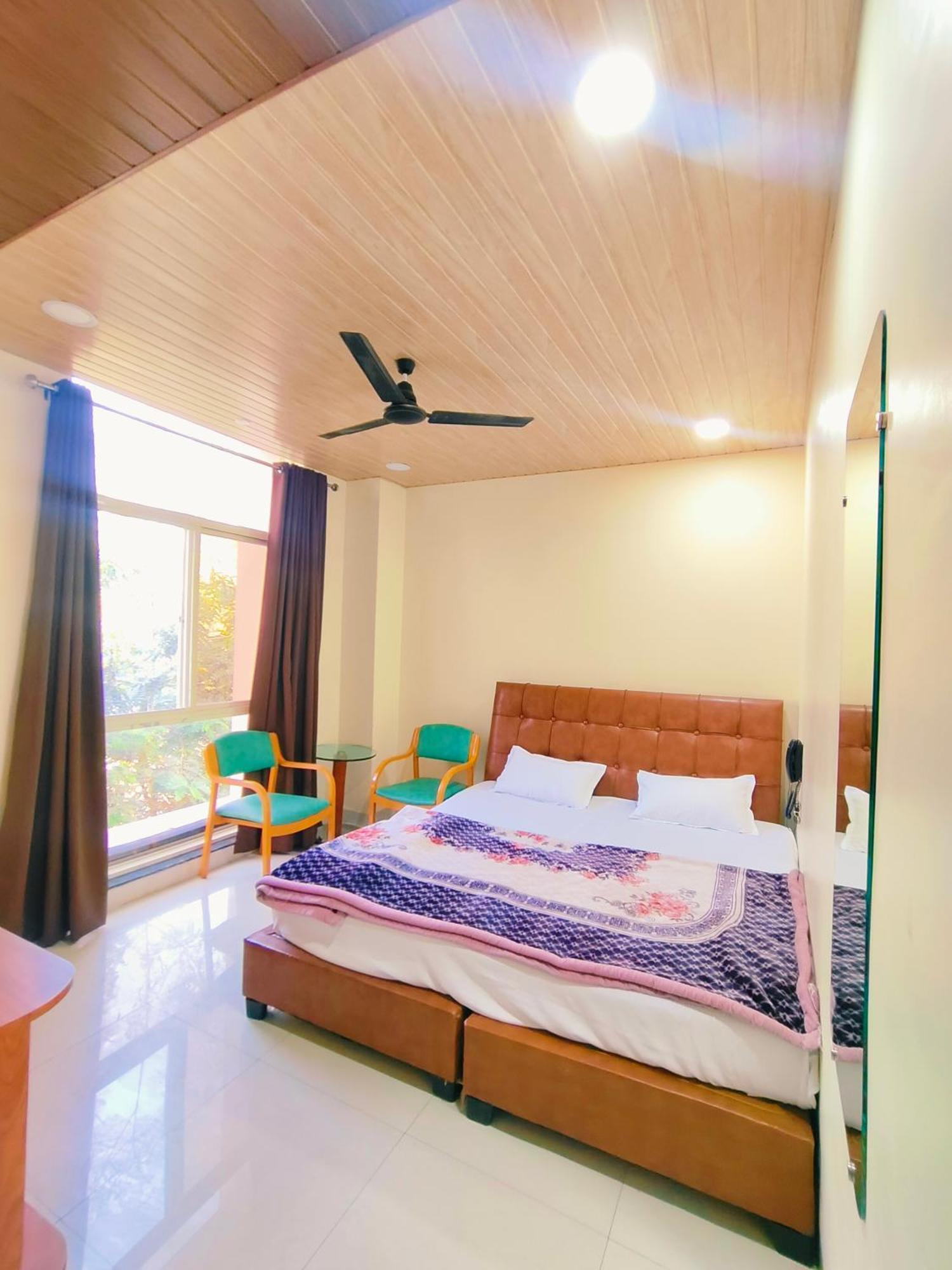 Shri Shiv Ganga Bhakt Niwas Hotell Ujjain Eksteriør bilde