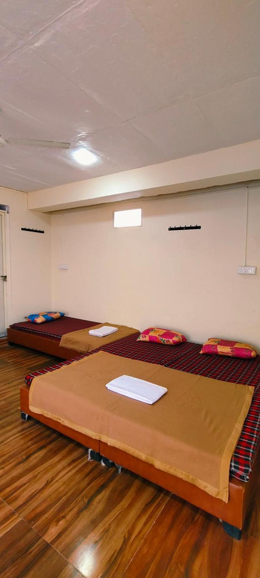Shri Shiv Ganga Bhakt Niwas Hotell Ujjain Eksteriør bilde