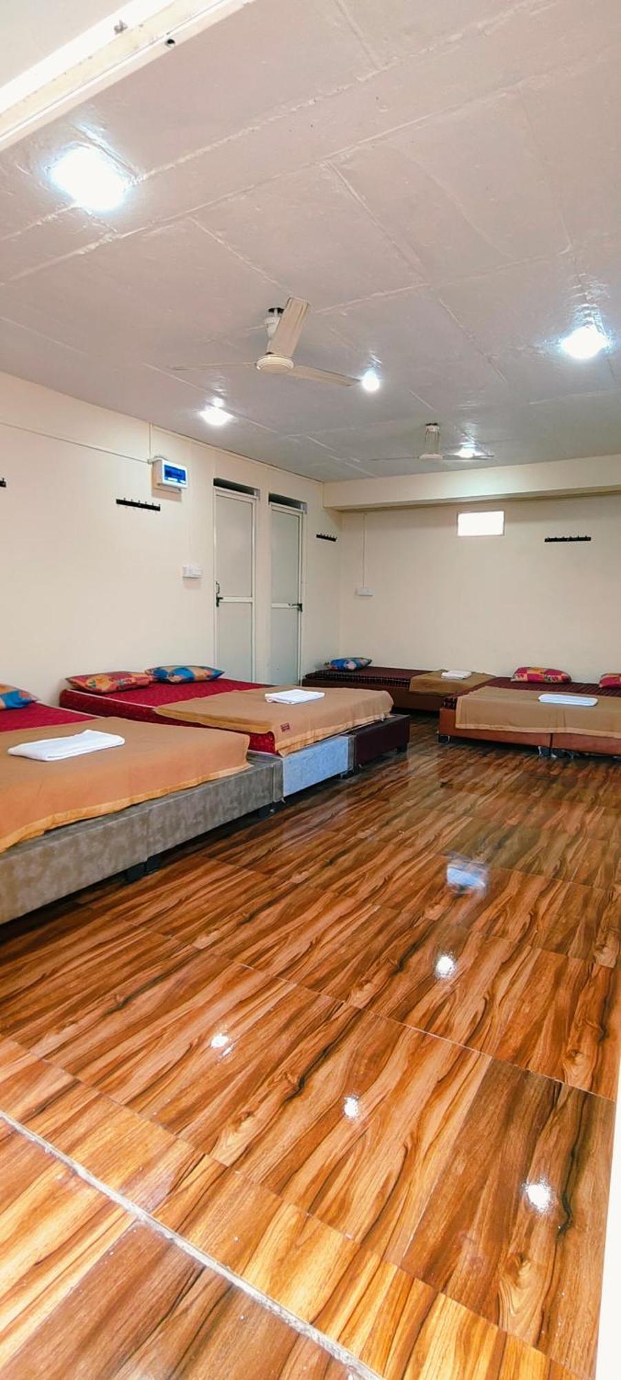 Shri Shiv Ganga Bhakt Niwas Hotell Ujjain Eksteriør bilde