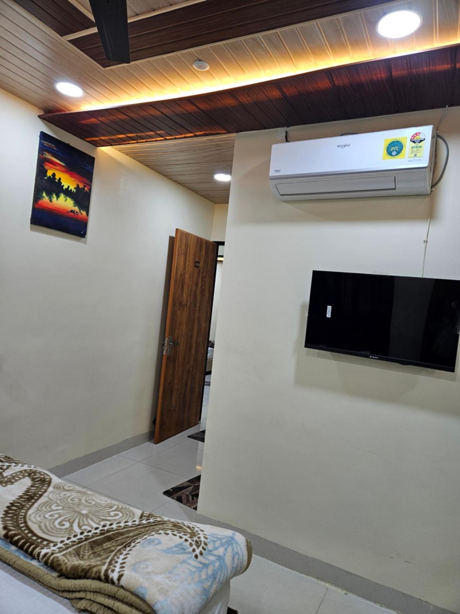 Shri Shiv Ganga Bhakt Niwas Hotell Ujjain Eksteriør bilde