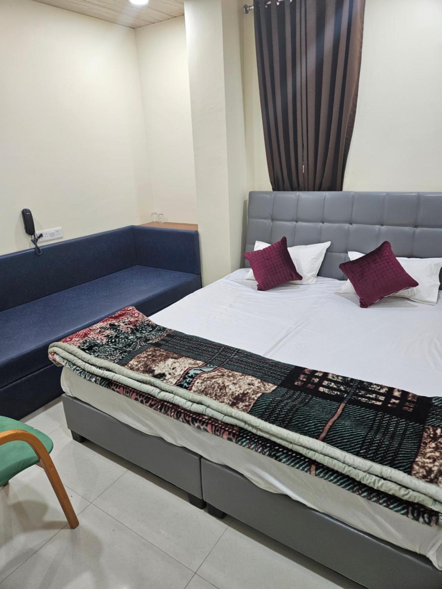 Shri Shiv Ganga Bhakt Niwas Hotell Ujjain Eksteriør bilde