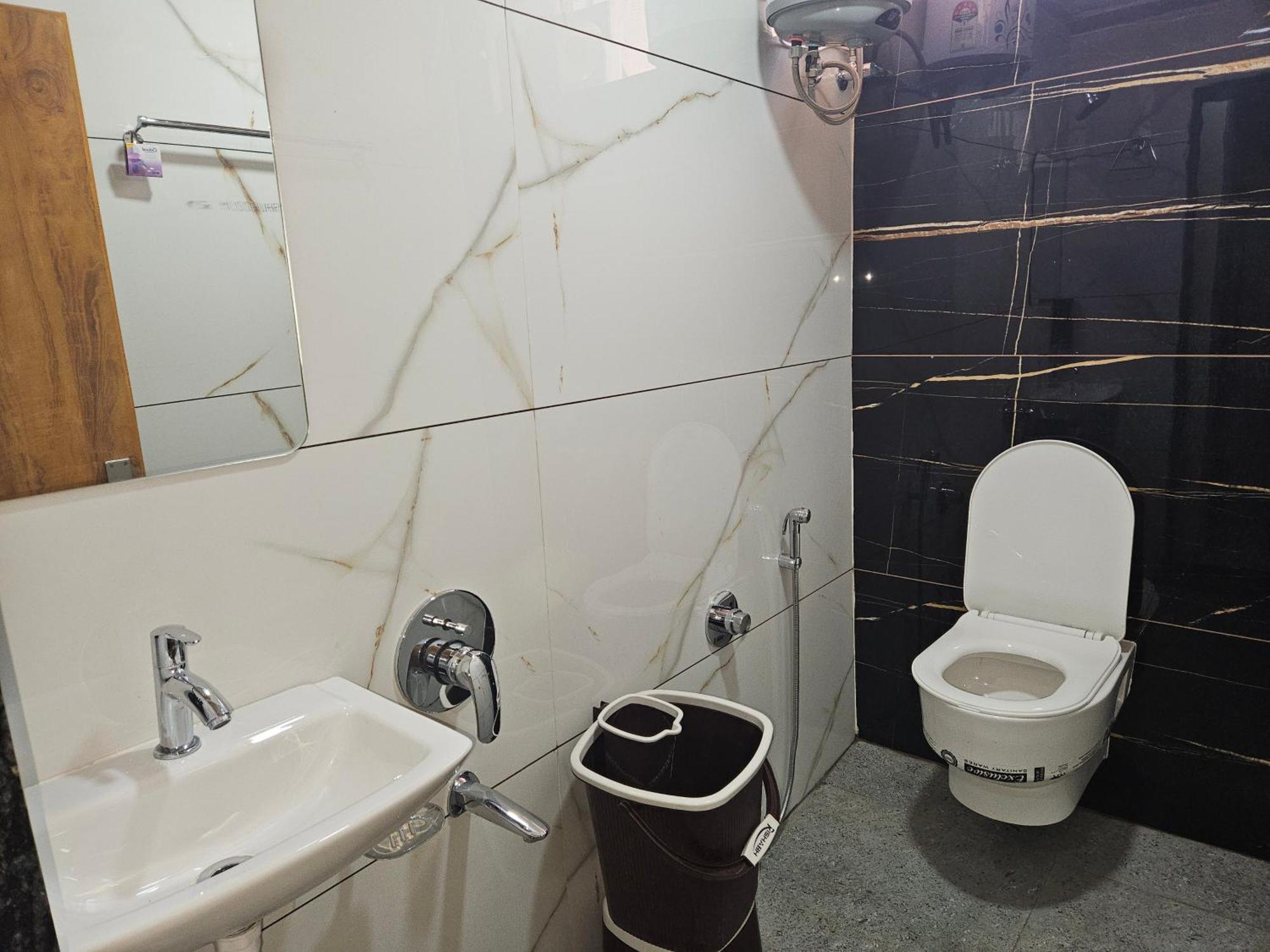 Shri Shiv Ganga Bhakt Niwas Hotell Ujjain Eksteriør bilde