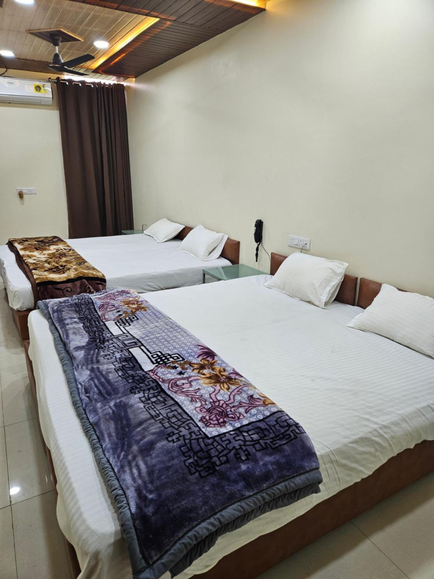 Shri Shiv Ganga Bhakt Niwas Hotell Ujjain Eksteriør bilde
