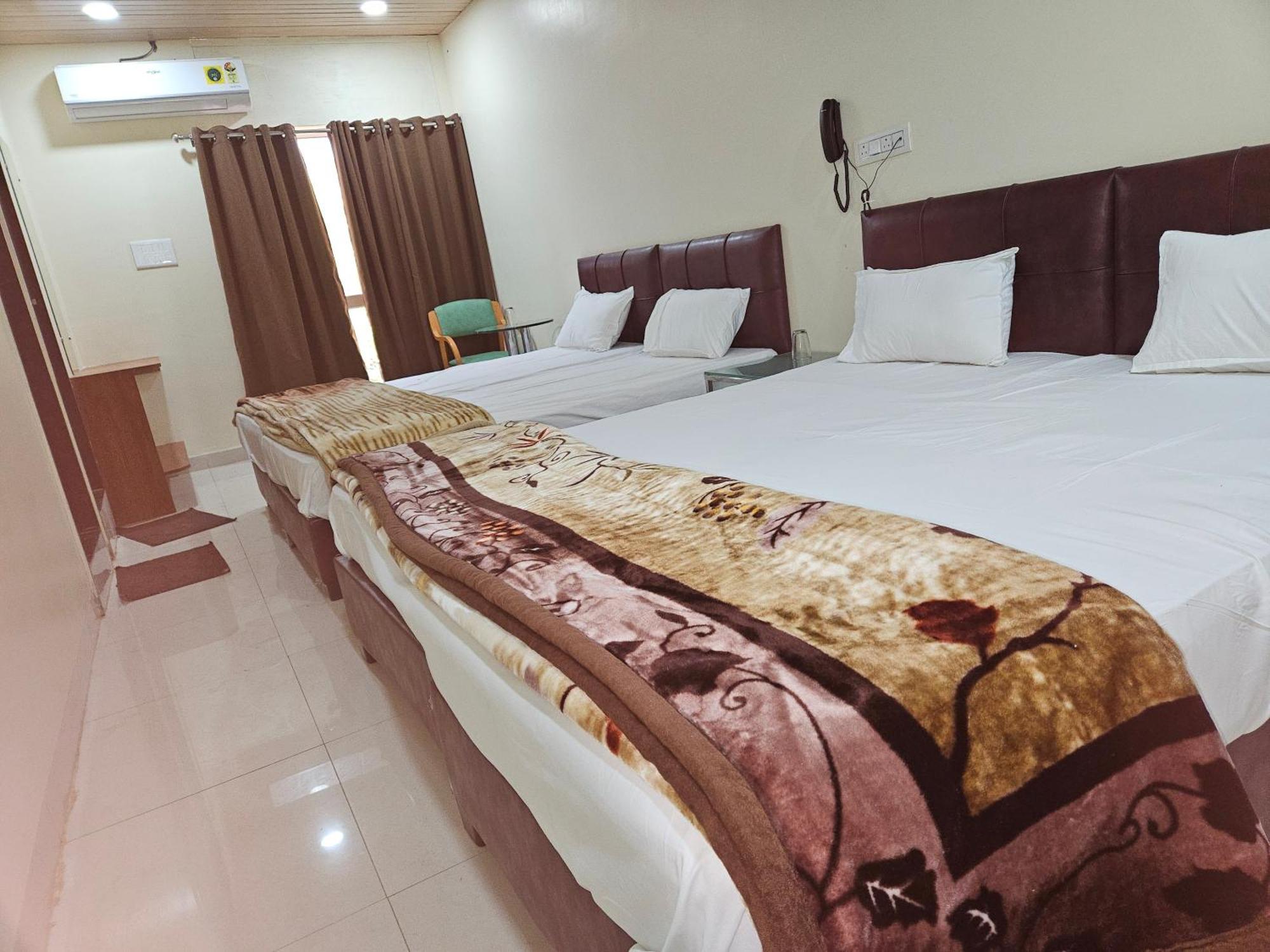 Shri Shiv Ganga Bhakt Niwas Hotell Ujjain Eksteriør bilde