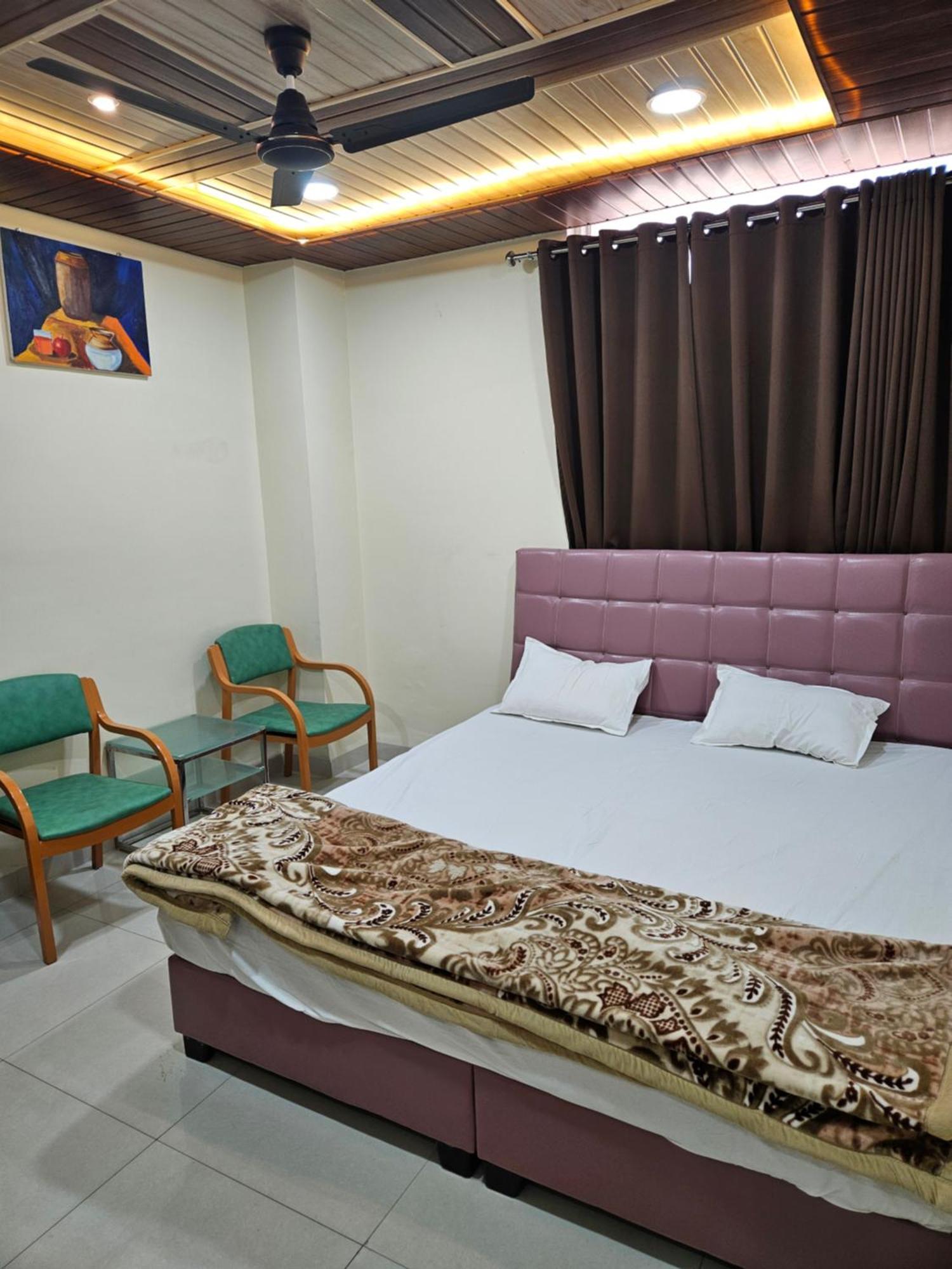 Shri Shiv Ganga Bhakt Niwas Hotell Ujjain Eksteriør bilde