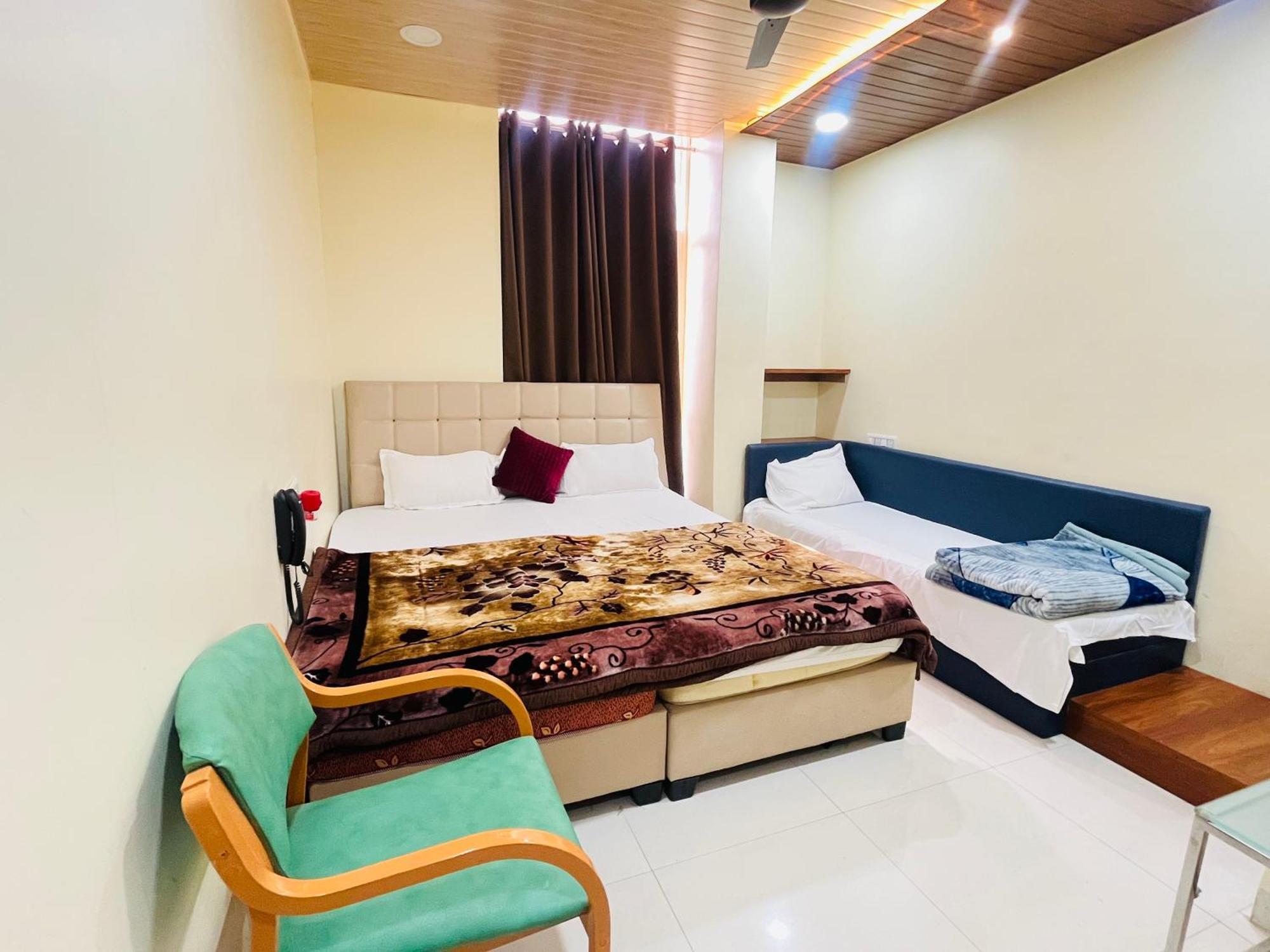 Shri Shiv Ganga Bhakt Niwas Hotell Ujjain Eksteriør bilde