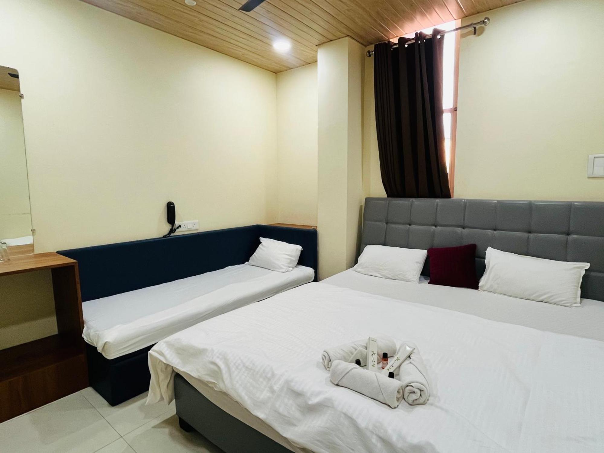 Shri Shiv Ganga Bhakt Niwas Hotell Ujjain Eksteriør bilde